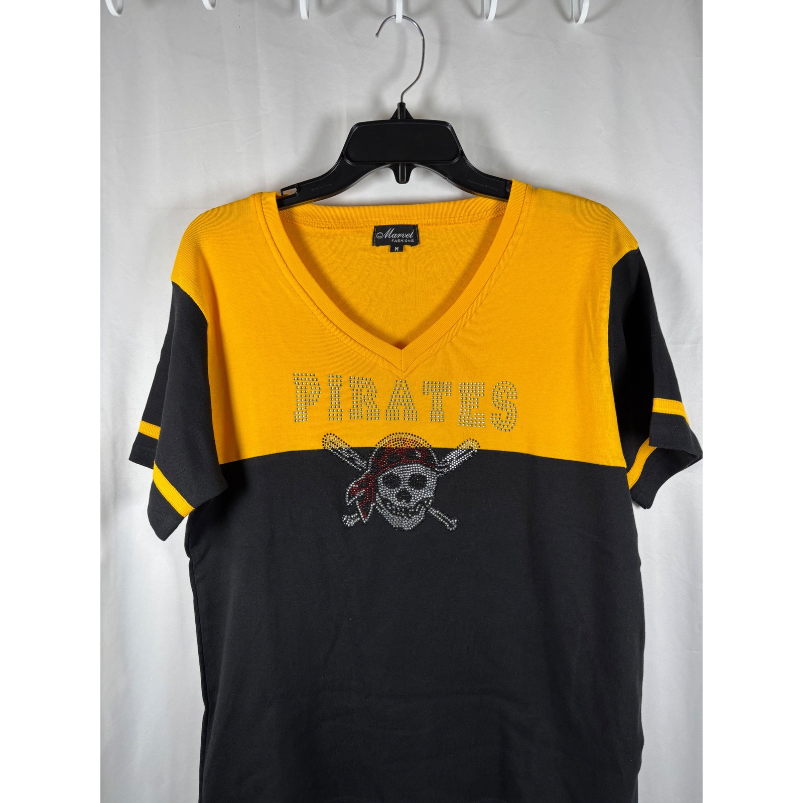 Marvel Fashions Pirates Skull Rhinestone V-Neck T-Shirt Yellow Black Medium